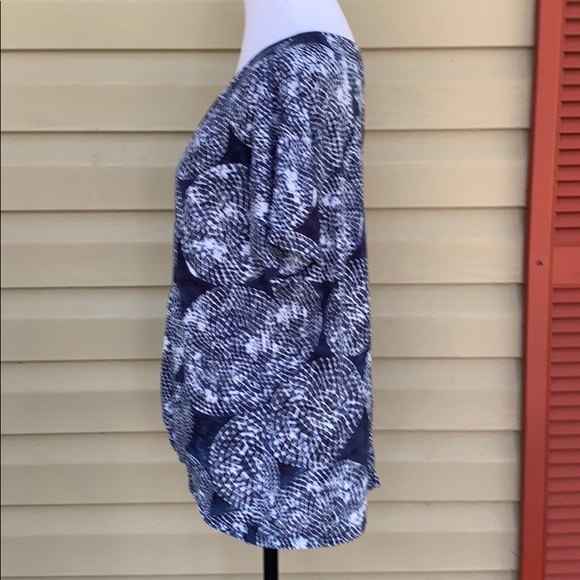 New Directions women’s navy&white blouse $5/25 - Picture 3 of 6